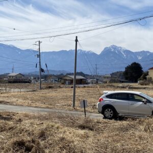 西にはアルプスの眺望。東は富士山の眺望。インター近くの利便の良い場所。