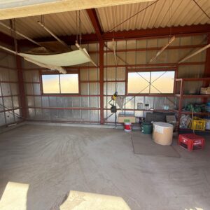 シャッター倉庫内