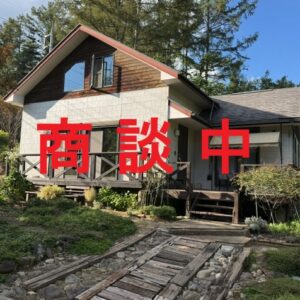 八ヶ岳の麓で始める高根町長沢の暮らし 手入れの行き届いたお庭とミニ菜園付きの美邸！